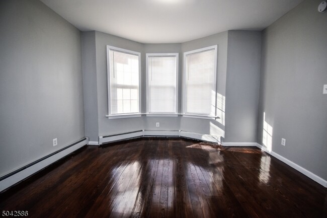 Building Photo - 684 S 20th St