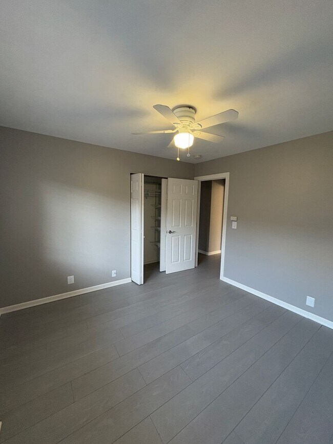 Building Photo - Kirkland Rambler - 3 bedroom 1.75 bath