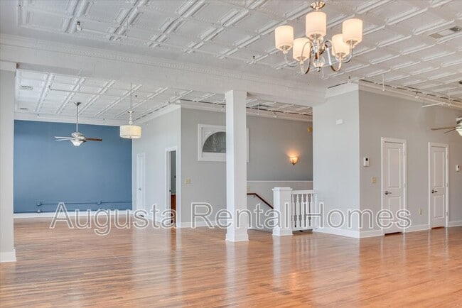 Building Photo - 1106 Broad St