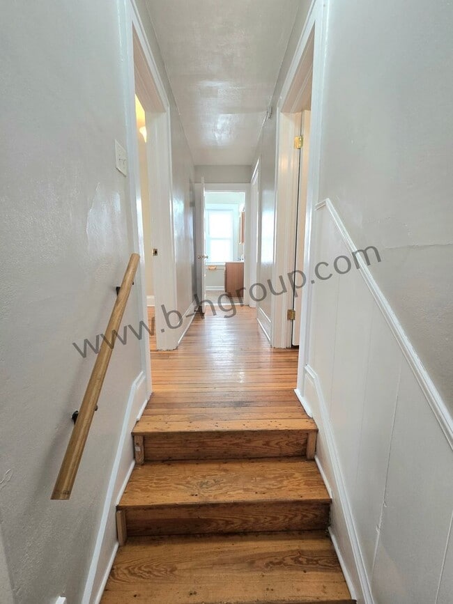 Building Photo - Spacious Single Family Home