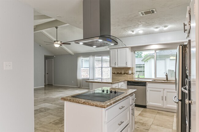 Building Photo - 21335 Park Mt Dr