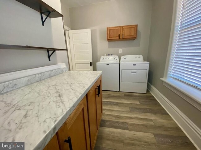 Building Photo - 101 Glen St