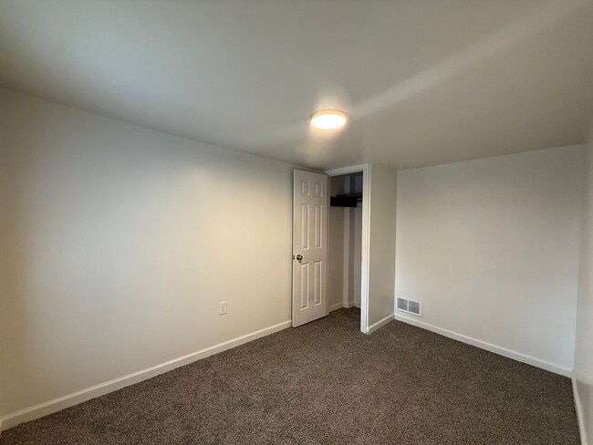 Building Photo - Newly renovated 3 bedroom , 1.5 bath house in Carlisle