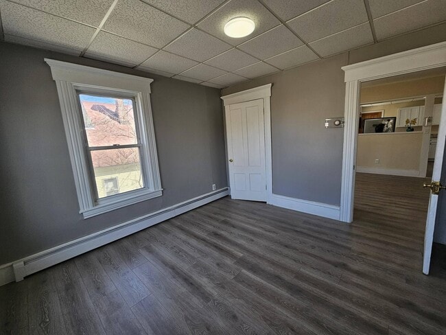 Building Photo - 40 Putnam St