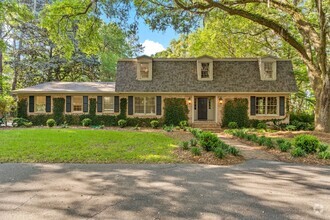 Building Photo - 819 Lake Ridge Dr