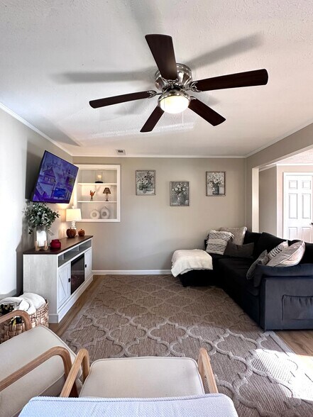 Building Photo - 107 Lakelawn Dr