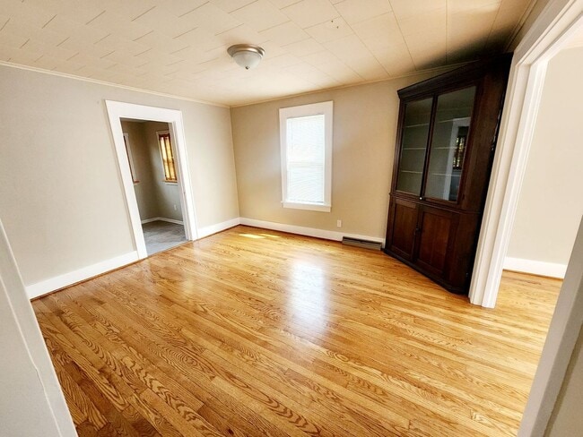 Building Photo - 3 Bed/2 Bath House Located in Suncrest Lawncare included - Available NOW