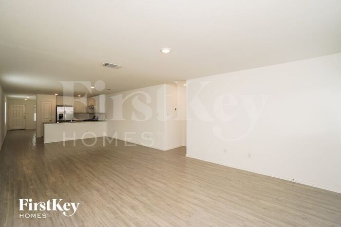 Building Photo - 2451 Lake Hls