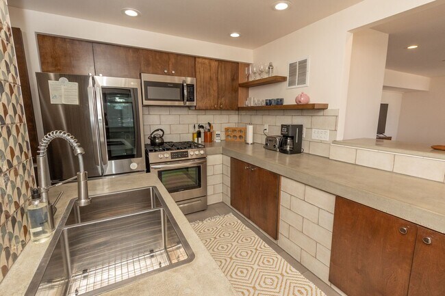 Building Photo - Spectacular Furnished 4 Bedroom/ 3 Bath Mid-Century Modern Retreat in Encinitas