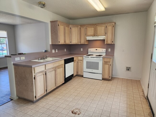 Building Photo - 7833 Impala Dr