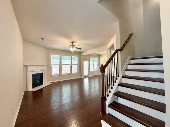 Building Photo - 6215 Crested Moss Dr