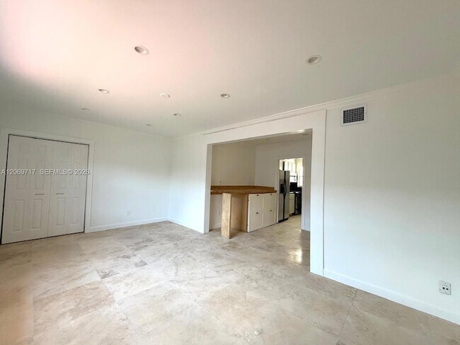 Building Photo - 1239 Marseille Dr