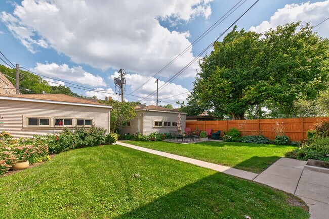Building Photo - 414 S Harvey Ave