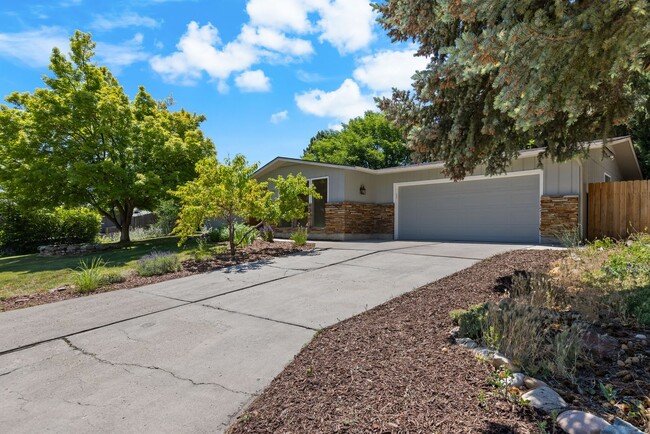 Building Photo - Home Sweet Home in Exclusive Warm Springs ...