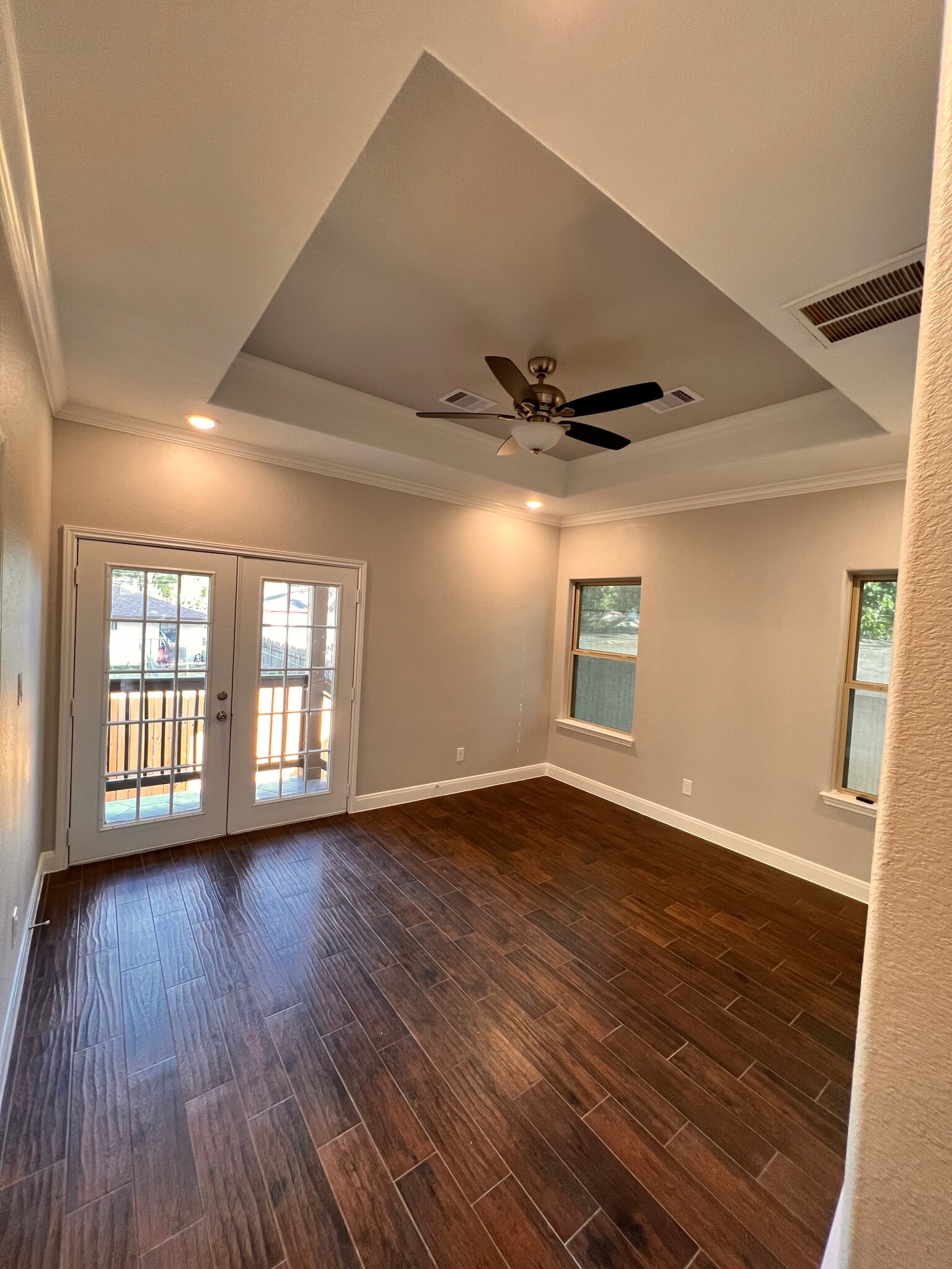 Master bedroom - 4822 Falls St