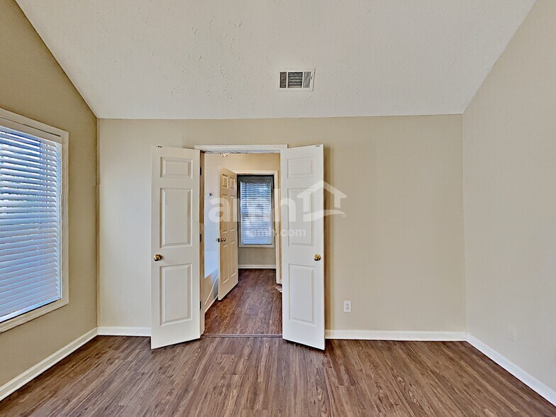 Building Photo - 117 Carl Barrett Dr