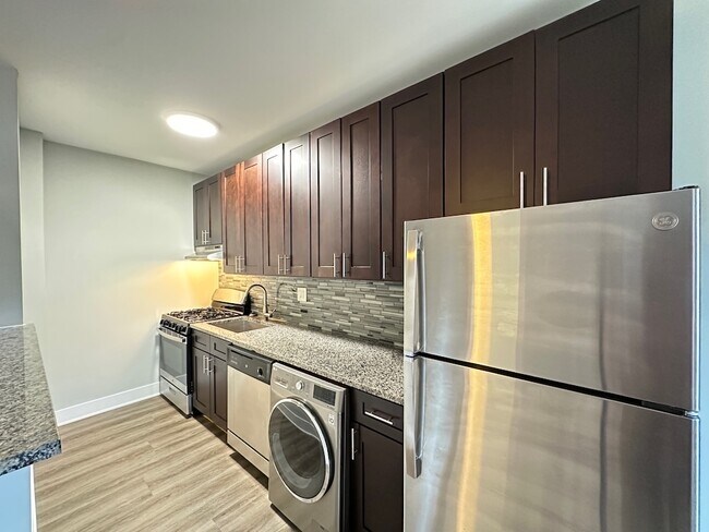 Building Photo - 735 Judson Ave