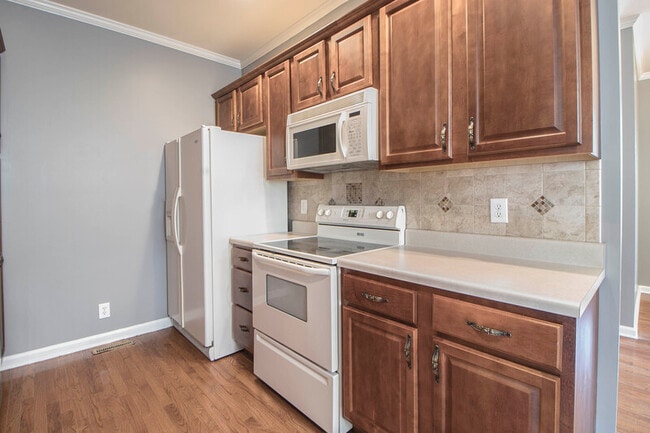 Building Photo - 702 Mt Vernon Dr