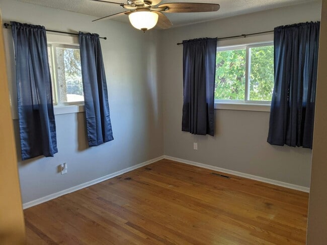 Building Photo - 105 Adams Ct