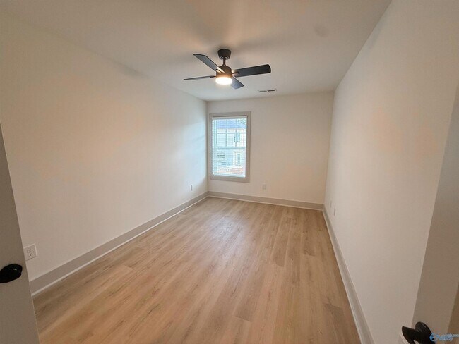 Building Photo - 18 Whispering Oak Dr SW