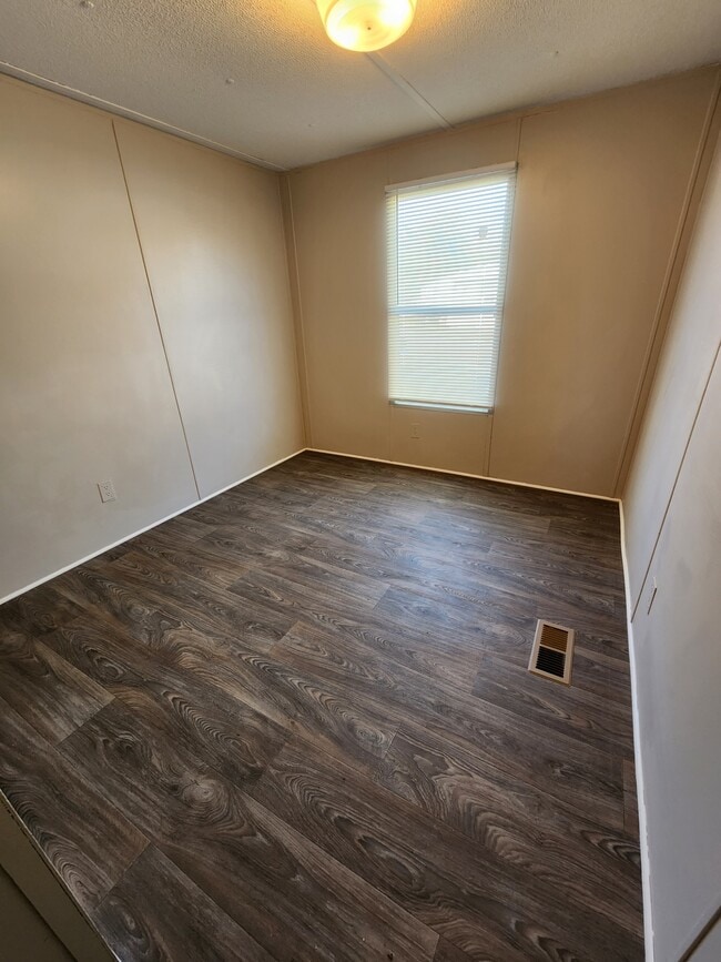 Building Photo - 9513 Hausmond Way