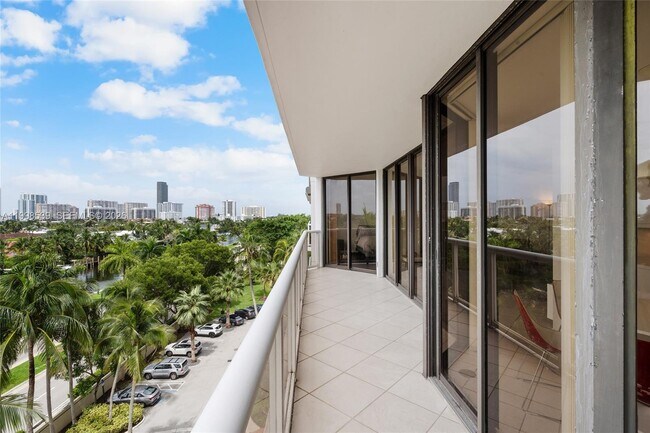 Building Photo - 3598 Yacht Club Dr