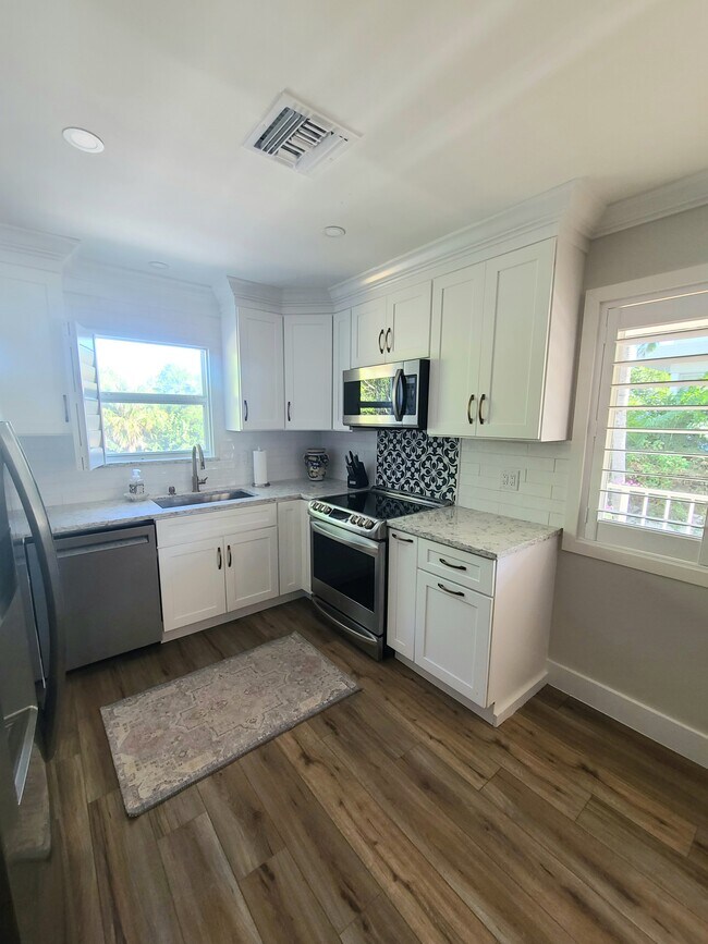 Building Photo - 1202 Palm Trl