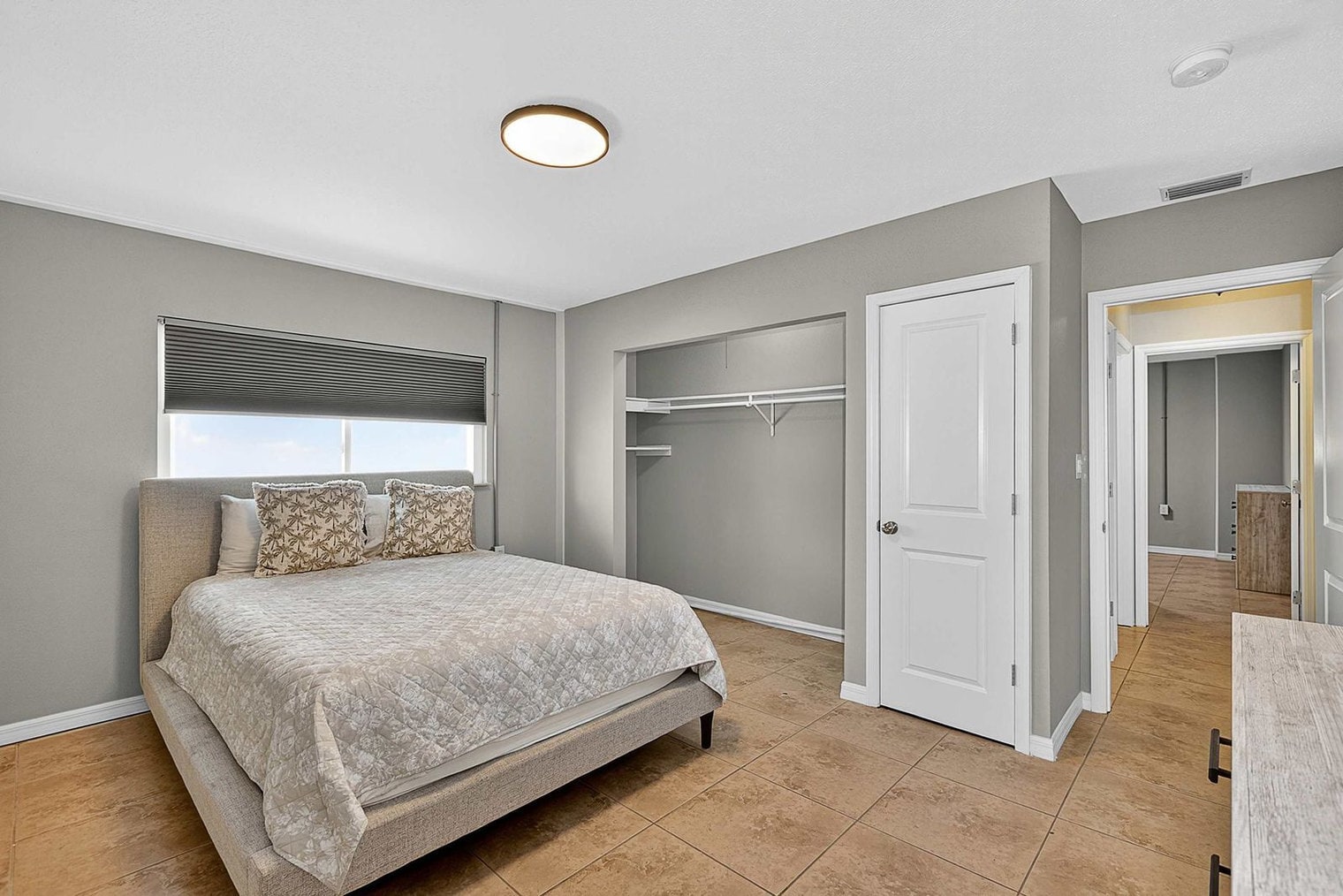 Building Photo - 324 Avenida Madera