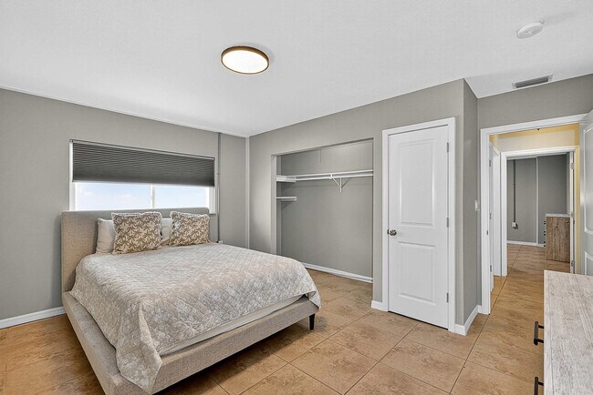 Building Photo - 324 Avenida Madera