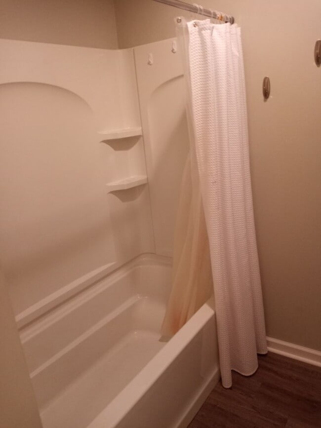 Building Photo - 2 bed 1.5 bath condo for rent