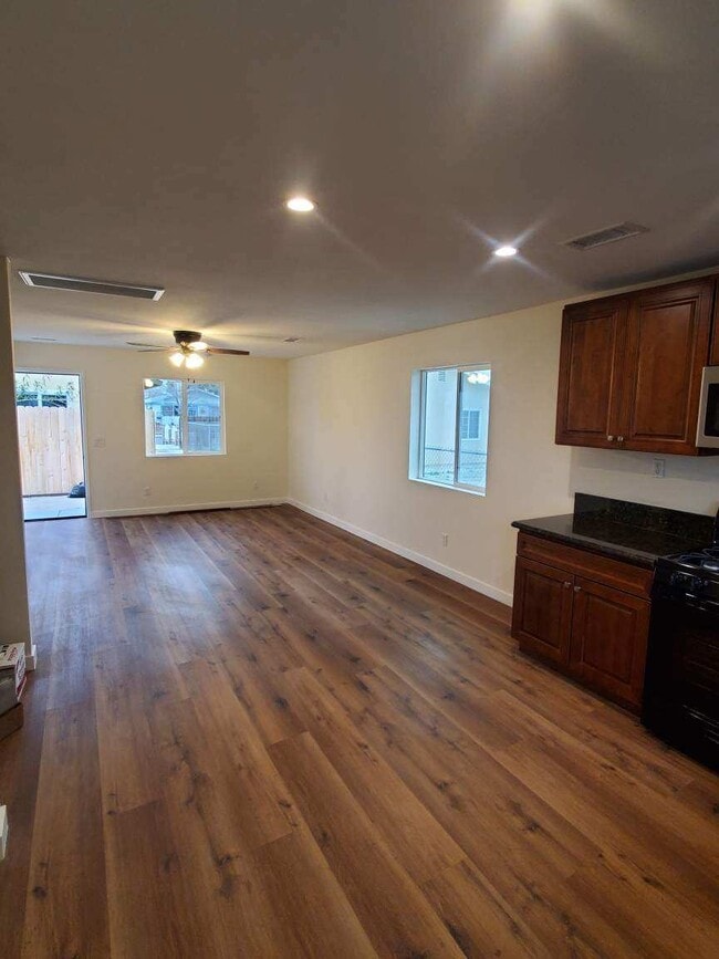 Building Photo - 43348 Echard Ave