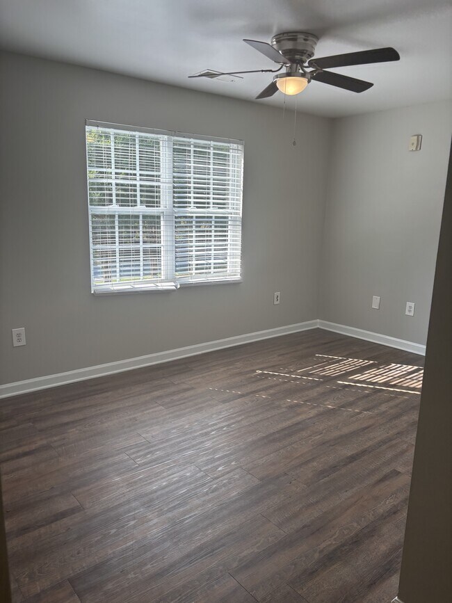 Building Photo - 1041 W Barton St