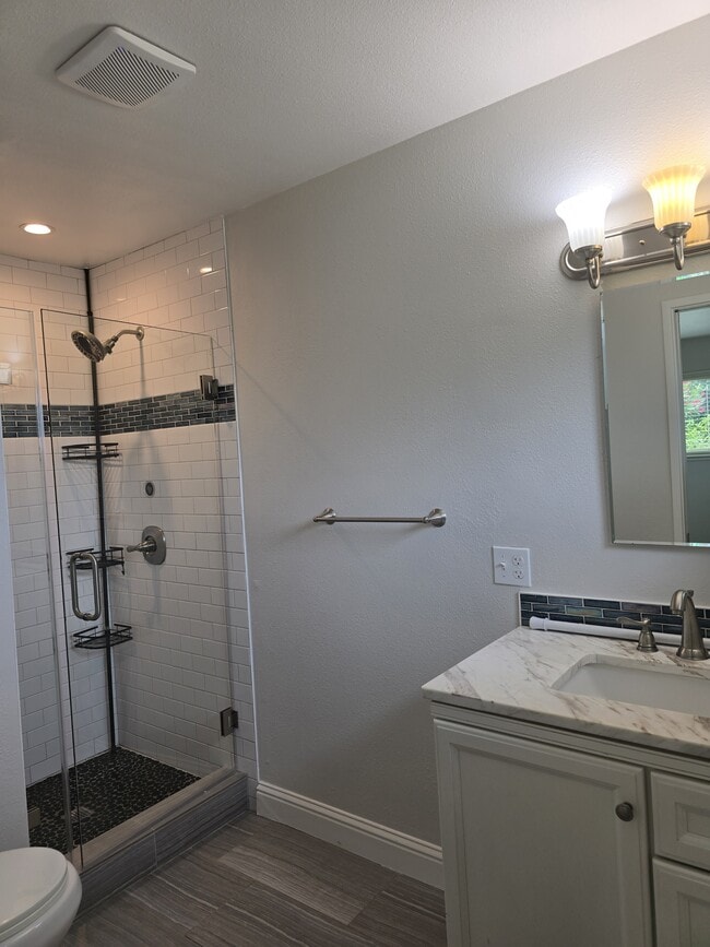 Building Photo - 7990 Glenbar Way