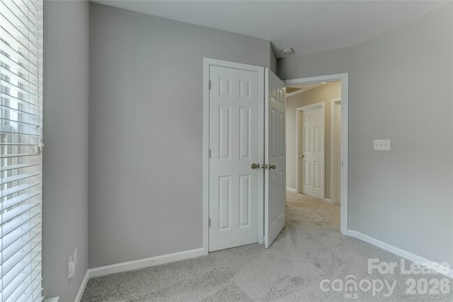 Building Photo - 524 Stillgreen Ln