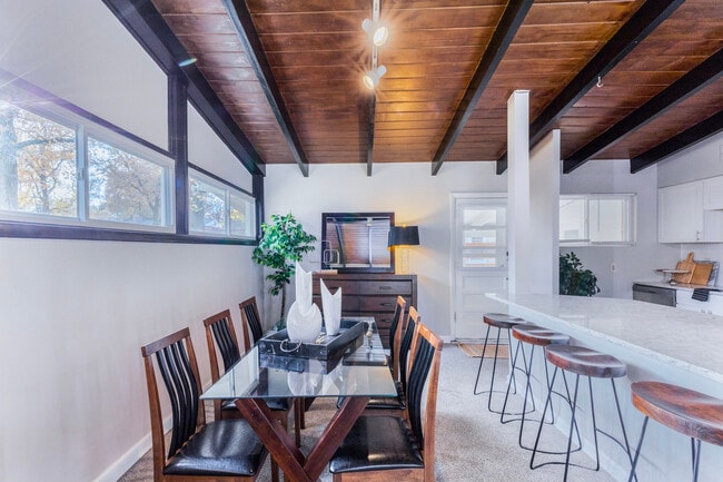 Building Photo - 7739 Peach Tree Ln