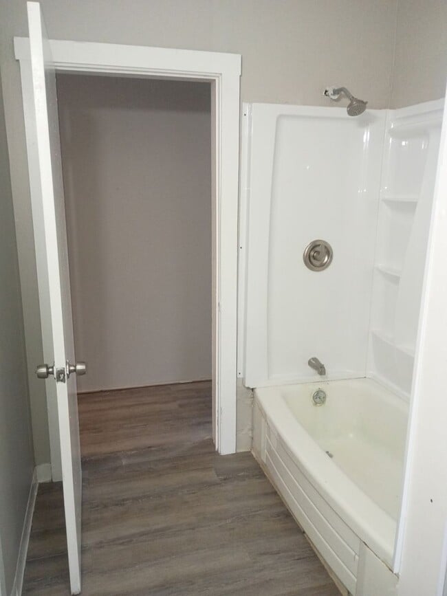 Building Photo - 501 Rowland St