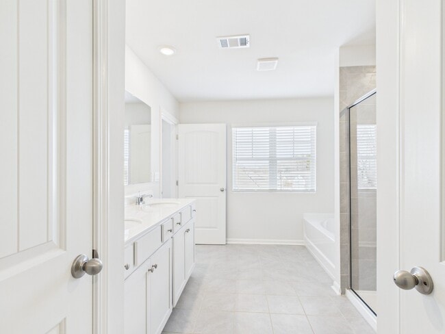 Building Photo - Beautiful New Construction END UNIT Townhome – Now Available for Lease!