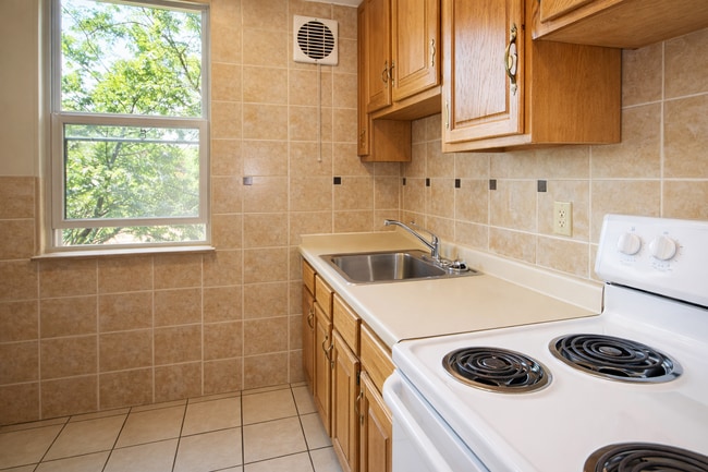 Interior Photo - WINCHESTER APARTMENTS -- 016