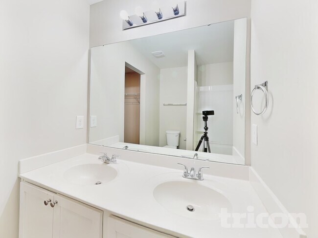 Building Photo - 4120 Devonwood Ct