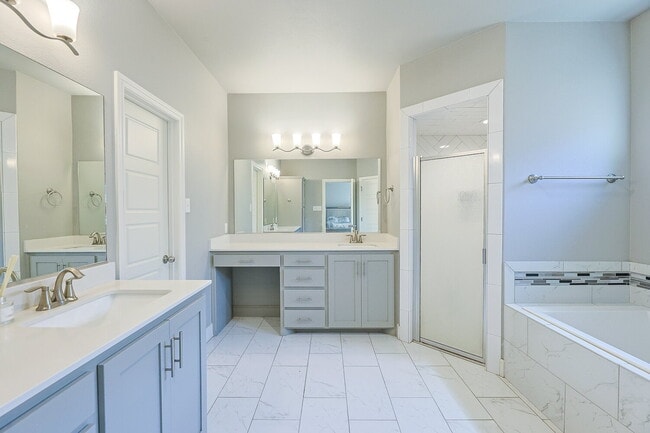 Building Photo - Stunning 4-Bedroom with 3 Full Baths & 3 Car Garage in Charming Brooke Heights!