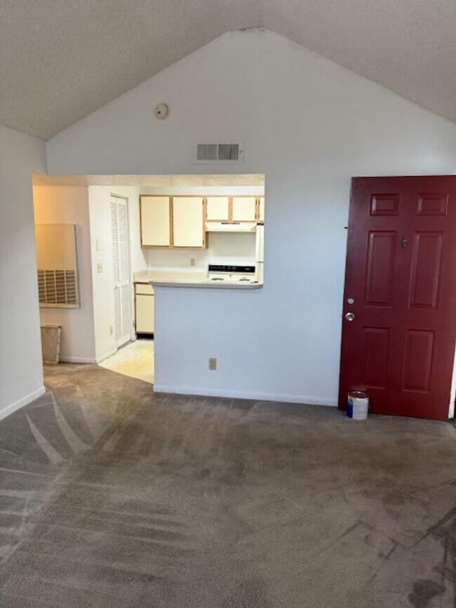 Building Photo - Third fl One bedroom condo