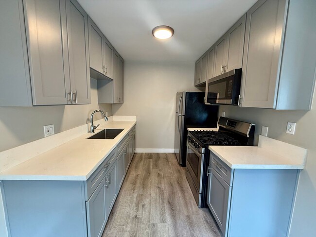 Interior Photo - 424 Emerald Ave