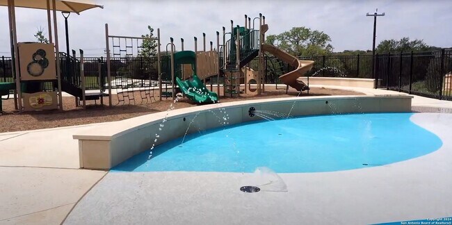 Building Photo - Come check out this well maintained 4 bedroom, 2.5 bath home in the well desired community of Lan...