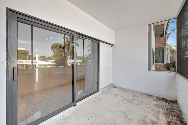 Building Photo - 2190 NE 51st Ct