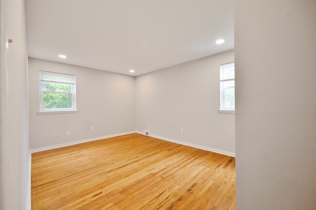 Building Photo - 12526 Biscayne Dr