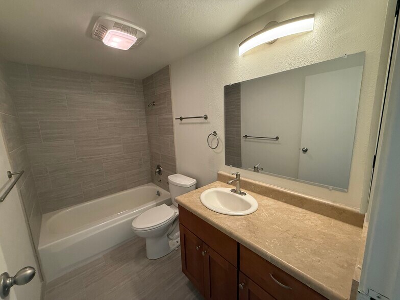 Building Photo - 1993 S Kihei Rd