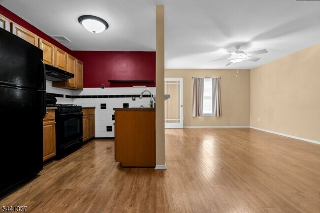 Building Photo - 19 Delavan Ct