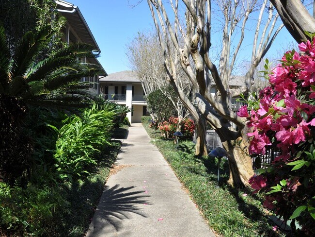 Building Photo - 213 Bendel Rd