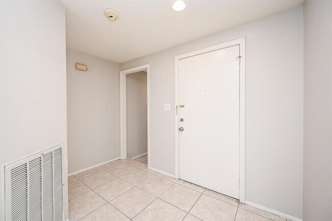 Building Photo - 7702 Quail Meadow Dr