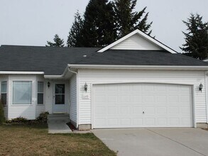 Building Photo - 4 bed 2 bath multi-level in Central CDA ( new carpet)